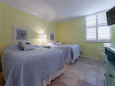 Siesta key Beach, Vacation Condo Upscale Furnishings.